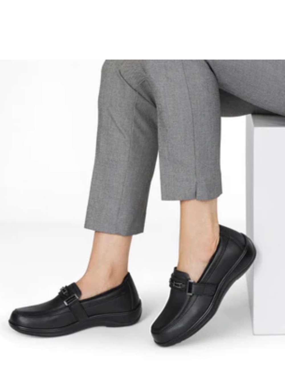 NWOT - ORTHOFEET ‘Chelsea’ Leather Loafer Shoes in Black